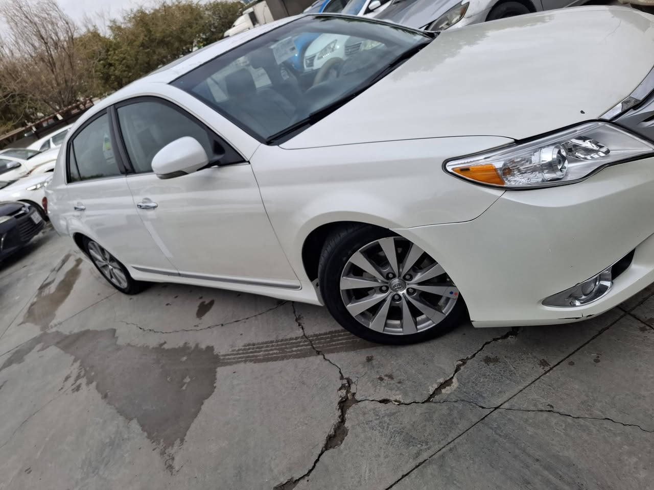 السعر165 بيها مجال بسيط *
*للبيع*تويوتا افلون2011 وارد خليجي 
 رقم سليمانية شرط التحويل  ،مكينة 6 سلندر  3.5 ،مكينة گير  شرط ممفتوح المحرك حدادية بالكارتون سيارة جديدة بمعنى الكلمة 
السيارة فول مواصفات limited 
ملاحظة /السيارة بيها ثلاث قطع بدون دواخل
مكان السيارة/ سليمانية/كلار
للأستفسار  الاتصال على هذا الرقم او واتس اب***********
