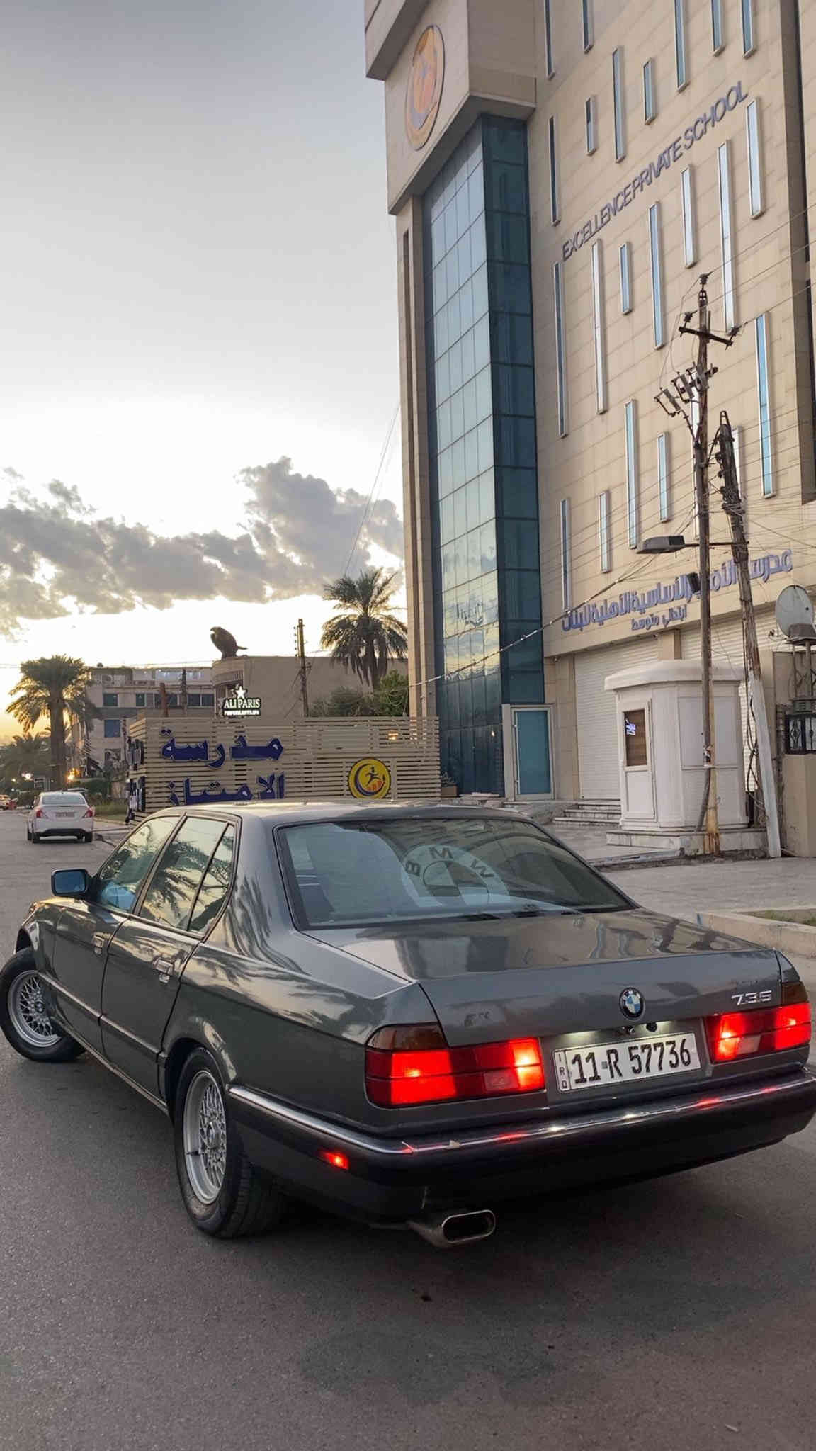 BMW 735
رقم بغداد الانكليزي سنويه مشروع وطني تحويل مباشر 
محرك ٣٥ اصل سكليتر كهرباء 
مكينه كير شغاله ١٠٠/١٠٠ 
حداديه جديده 
تبريد شرط ثلج 
موصفات 
دبل كمبيوتر دبل جكمجه 
داخل جلد كارتير بطاين صاج ملكي 
ترايش لمتد 
مري كهرباء مرايه وسطيه كهرباء عاكسه للضوء 
اربعه جام كهرباء 
مسجل بلوتوث اندرويد 
لايت ناصي عالي زنون 
كامره خلفيه 
برده خلفيه 
سنتر لوك 
ويل خليه اصلي وتخم تاير جديد جواها 
سياره جديده وعليها دامه كامله ترايك وين متريد 
كهربائيات كلها بلاديه بشرط 
مصبوغه عام للجماليه بدون ضربه ولا خايس 
السعر 65$
للاستفسار الاتصال على الرقم ***********
مكاني السيديه
