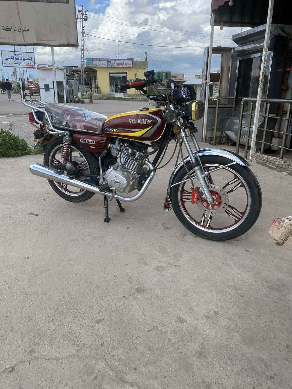 السلام عليكم ماطور سونك23 5گير للبيع كامل مكمل كلشي ما يعوزو محرك شرط ما مفتوح 
600وبي مجال الشراي يتصل***********
