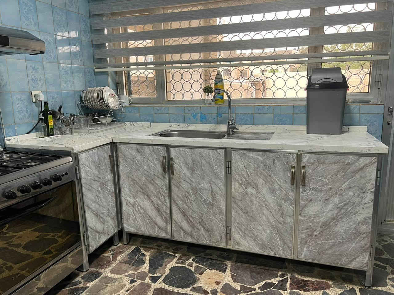 كاونتر المنيوم من النوع الجيد و سطح الكاونتر مرمر طبيعي اصلي
مع مرشحه و سنك بسعر مليون و بي مجال


**إذا كنت صاحب هذا الإعلان وتريد حذفه لأي سبب، رجاءا أرسل رسالة إلى الدعم الفني**