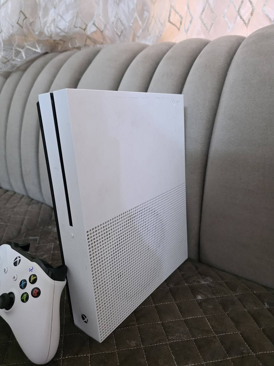 اكس بوكس ون اس حيل نظيف مامفتوح ذاكرة 1تيرا ويحتوي على جوستك بلادي شرط الفحص والضمان 175وبي مجال للطيبين توصيل جميع المحافظات متوفر ***********
