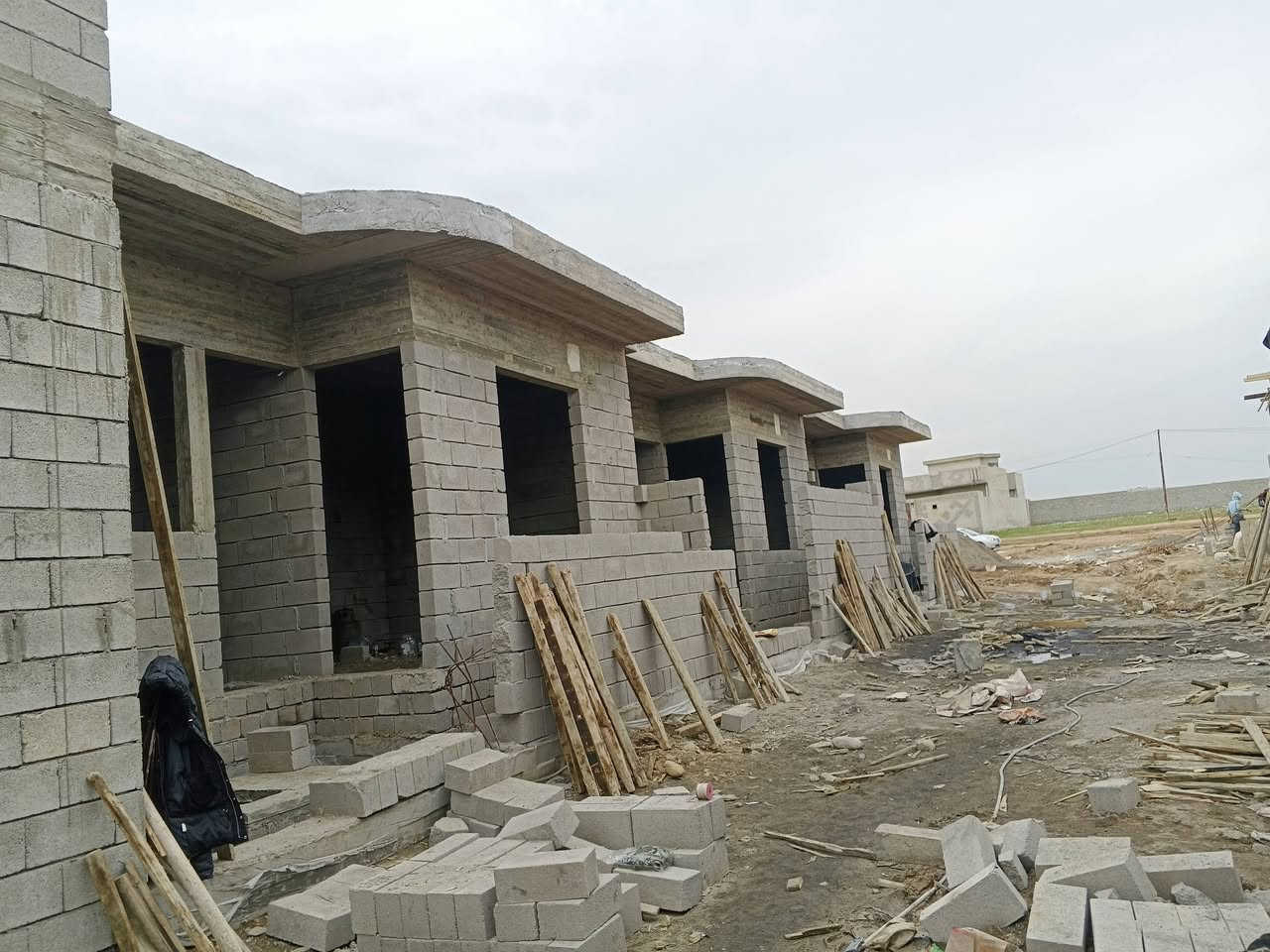 ثلاث هياكل مساحه 110 مربع القوسيات قرب المدرسه الصينيه خدمات كامله تبليط يبعد عنه 150 وصل بلديه سند الزراعي 25 حق التصرف الهيكل الواحد يتكون من غرفتين نوم وهول واستقبال ومطبخ ومشتملات البيت تستلمه كامل ستاره وبيتونه كاملات سعر الهيكل الواحدد
26,000,000 وبي مجال قليل جدا 
الاستفسار الاتصال على الرقم
***********
***********
