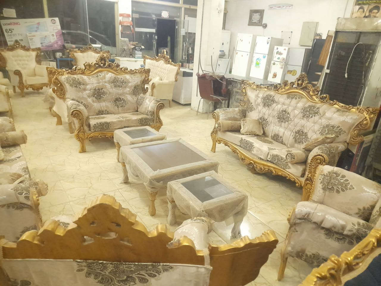 تخم تركي درجه اولى وماركه جديد (يتكون 10مقاعد بأحدث الموديلات)   واسط قضاء الزبيديه مقابيل المتنزه الكبير /***********/***********(ومن الله التوفيق)(أوقات العمل  من ٨صباحآ الى ال١١مسائآ ) وبخدمت الزبون ما يطلع من المجمع اله هوه راضي علينه
