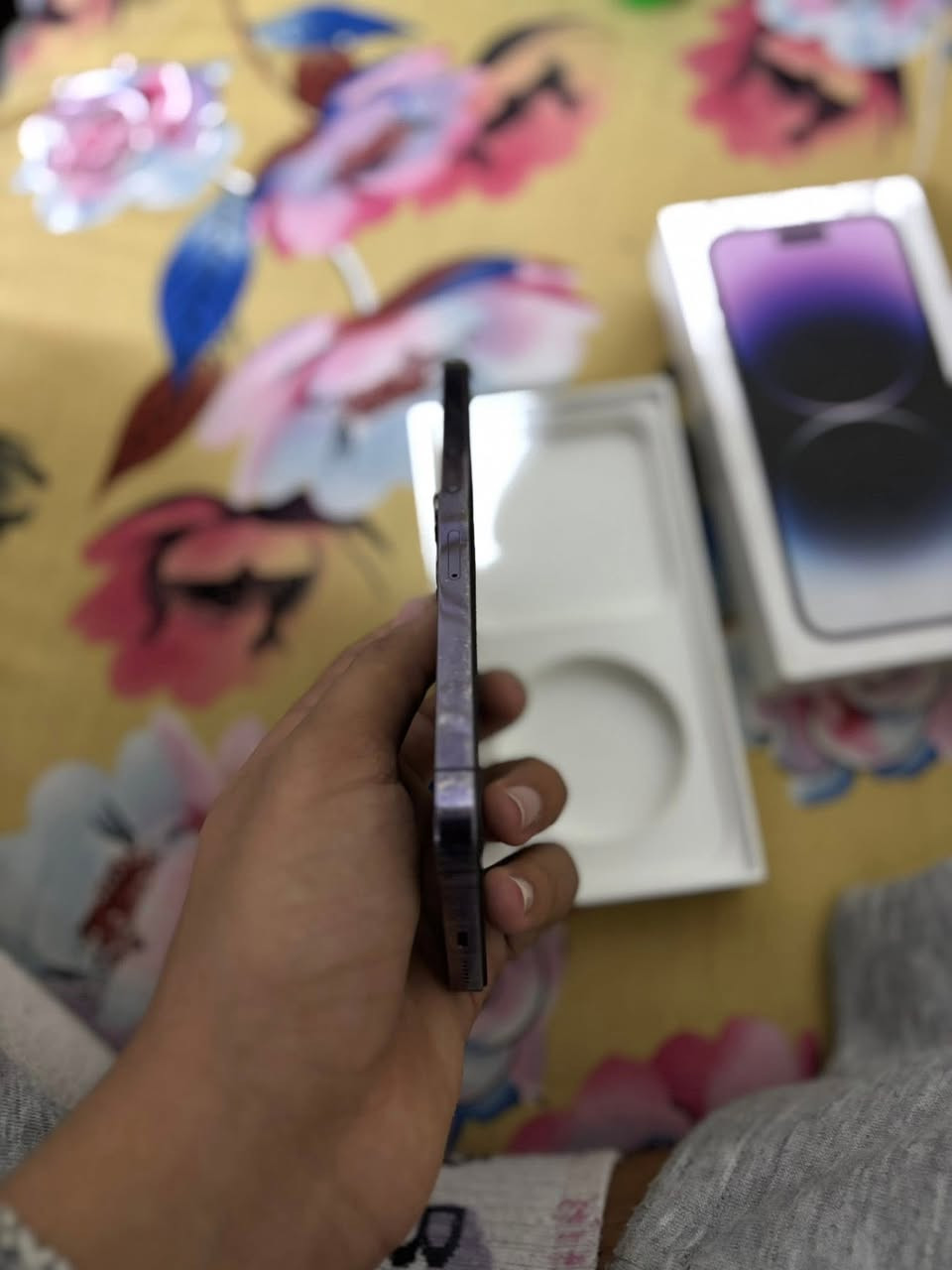 ايفون 📱 14 برو ماكس للبيع 

جهاز ماستر عربي 

بطارية🔋 86 ‎%‎ 

ذاكرة 256 گ

تك سيم 
كارتون كامل 
جهاز كله بلادي فقط  مبدل شاشا اصليه تفصيخ شرط 

فيس ايدي شغال 

السعر 650 وبي مجال 

الشراي يراسلني او يتصل ع الرقم 

***********
