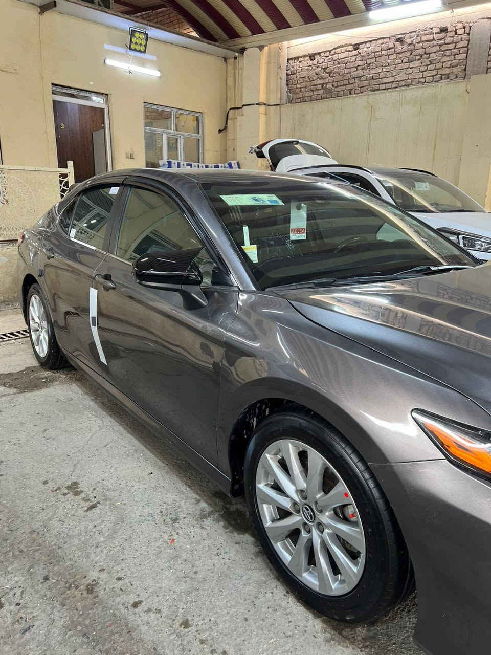 سلام عليكم كامري موديل 2018أمريكي LEمحرك ما مفتوح سياره جاهزه وحلوه بيه 5قطع صبغ بدون دواخل وبدون تكم سعر 155مكان سياره فلوجه للستفسار اتصل على الرقم ***********
