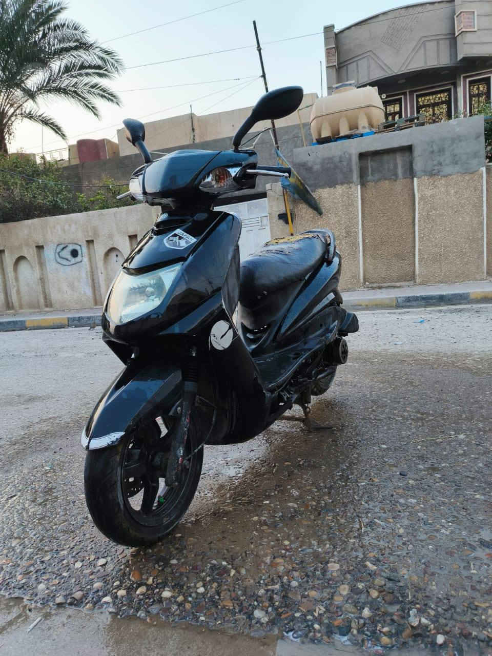 سلام عليكم
دراجه نوع سكنس 140
تجفيت جديد عوزها بس قبق هندر وراجز مال سلف 
بين قوسين ابيع كوم حديد 
السعر 250 الف وبيها مجال قليل 
الاتصال *********** 
مكاني بغداد العبيدي
