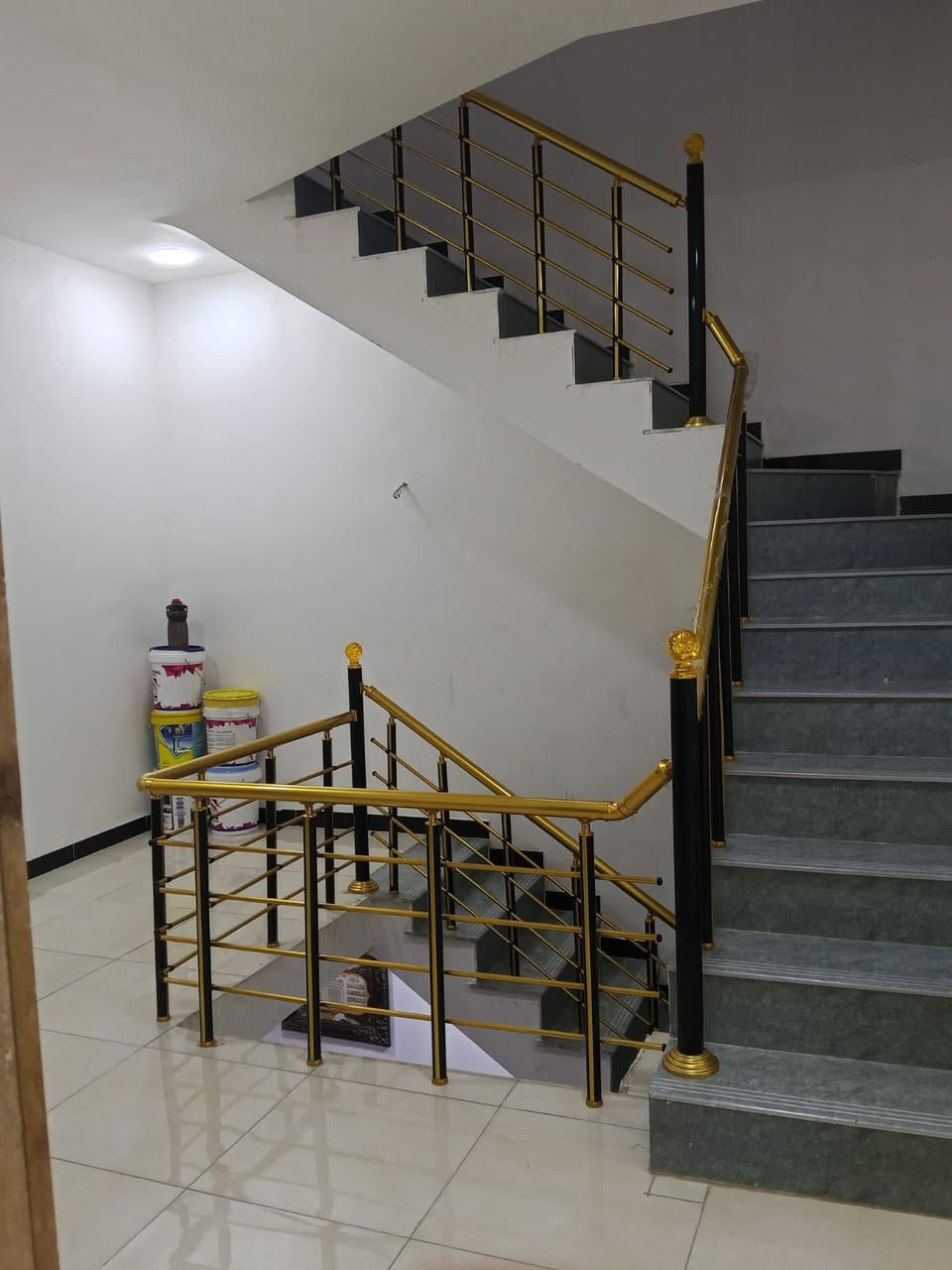 150متر للبيع
بناء 🏗️درجه اولى 
سنة البناء🏗️ 2025
الطابق الاول صاله  ومطبخ وغرفه  وحمام 🚾
الطابق الثاني 3 غرف نوم مع حمام 🚾
حي الجهاد ديوان المخابرات 
***********
