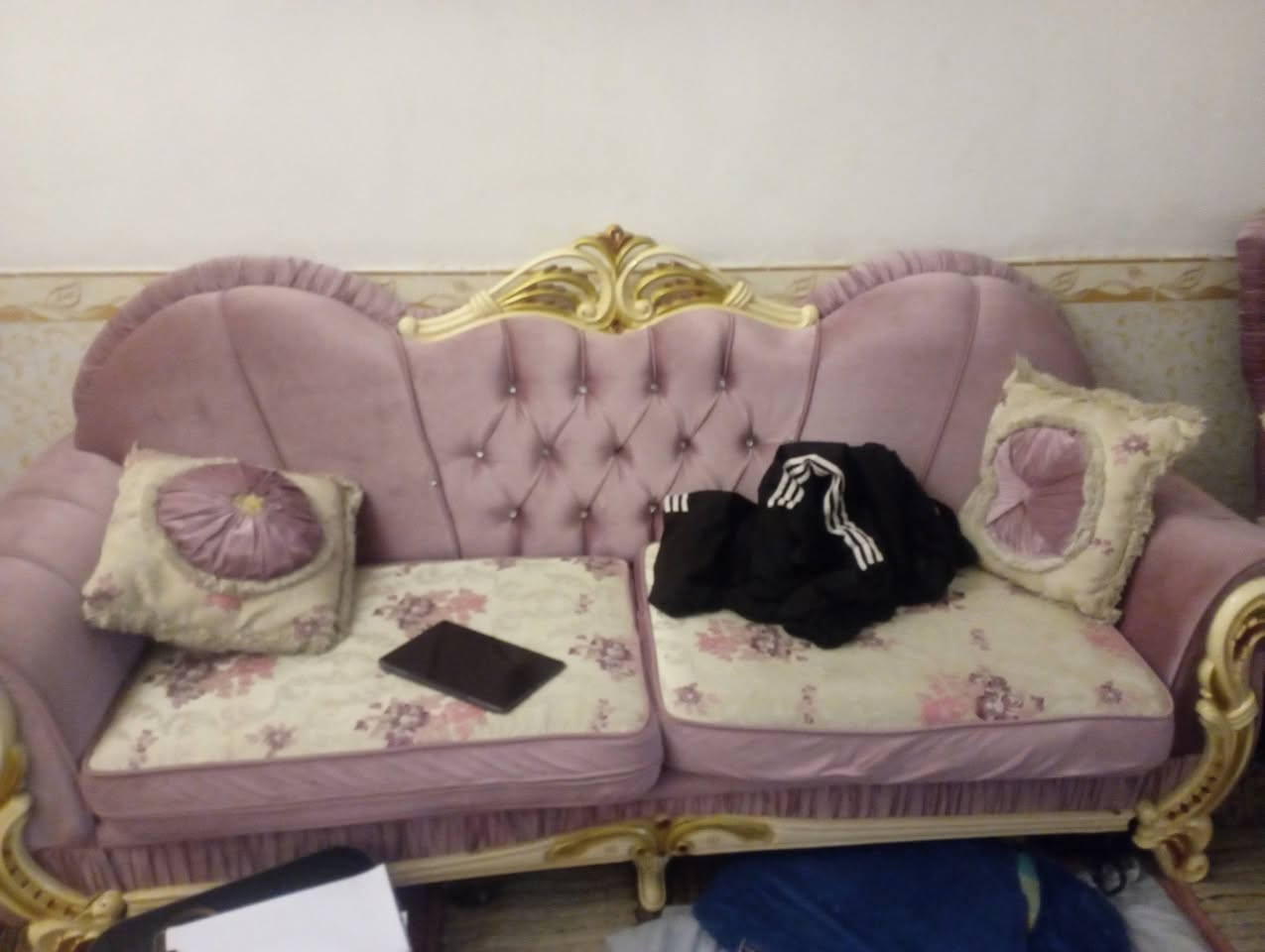 طخم قنفات السعر 500 وبي مجال بي اضرار بسيطه
***********. مشترينه مليون 250
