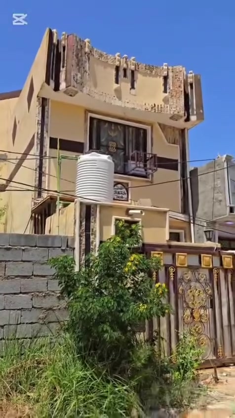 السعره👈((100)) مليون مع المجال 
السلام عليكم متابعين عندنا عرض عندي قطعه مساحه 323 متر مع بيت مساحه البيت 120 متر موقعه كربلاء طريق الحسينيه طريق الشاهر يبعد عن تبليط 200 متر عرض الشارع 8 متر يحتوي غرفه النوم مع صاله استقبال مطبخ طابو زراعي سند 25 تحويل قرار بناء طابقين درجه اولى ما حديقه باقي تفاصيل ارقامنا موجوده***********
