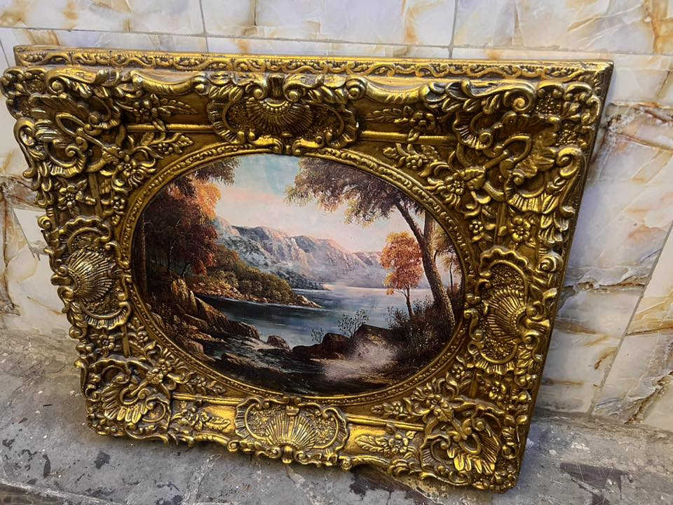 صاله مصري خشب زان طلاء ورق الذهب متكونه من تخم وطبلات مرمر وفاترينا وصور وفازه السعر مليونين بالمنصور ***********
