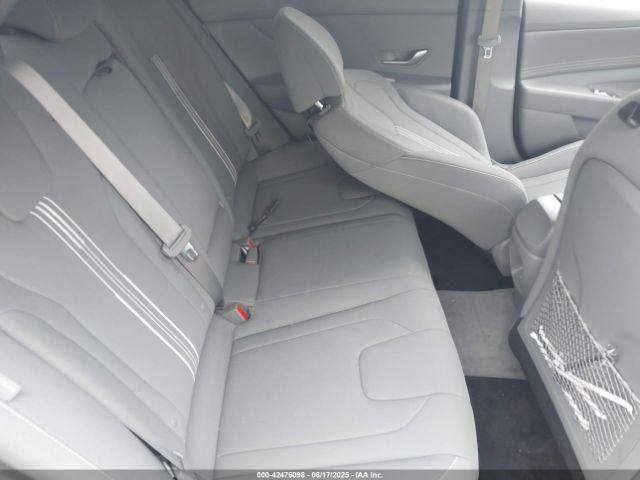 السلام عليكم النترا ٢٤ فووول ما عدا الجلد ماشيه تقريبآ ١٩الف حادثها كدامك رقم بغداد اللاستفسار الاتصال على الرقم*********** 
***********
