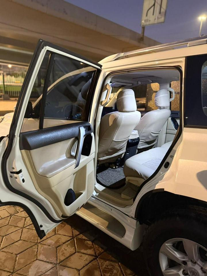 السلام عليكم 
عندي برادو موديل ٢٠١٦ خليجي بدون حادث 
Txl فتحه الكشنات الاماميه كهرباء جلد
السياره ماشيه ٧١ الف حقيقي 
رقم بغداد ابيض 
تخم تاير جديد 
مري شفط 
كامر اماميه خلفيه 
حساسات خلفيه 
دبل بصمه 
تشغيل عن بعد 
سبير السياره مانازل ابد 
السياره جديده مامفتوحً بيها برغي 
٦ سلندر فور ويل 
لايتات زنون 
وباقي مواصفات البرادو txl
مكان السياره بغداد زيونه السعر ٣٨ وبيها مجال   للتواصل على الرقم ***********
