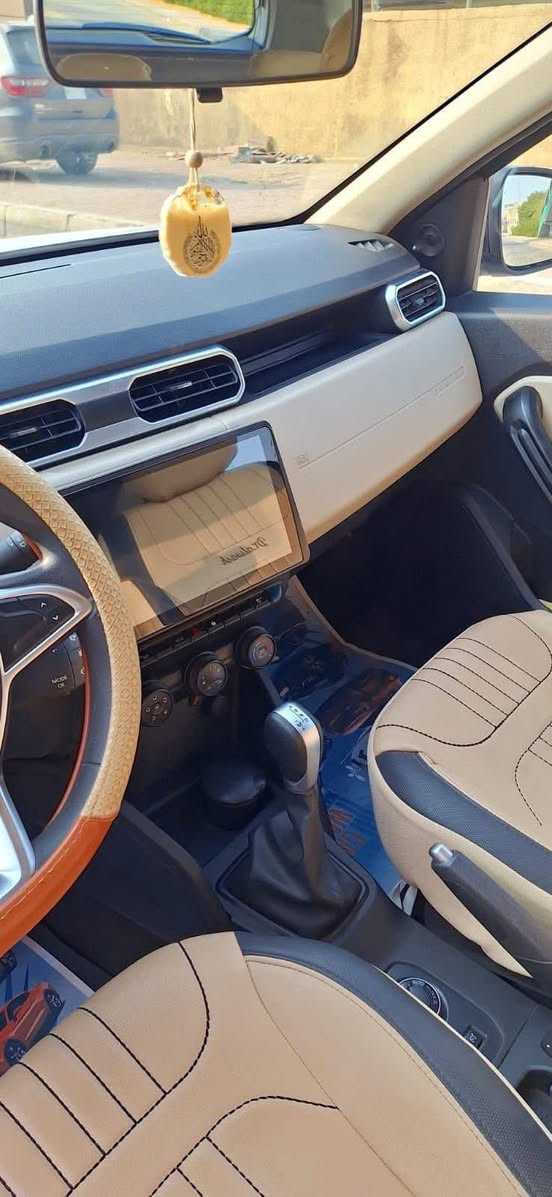 رينو داستر فرنسي  2021
ماشية 52,000 كيلو 
مكفوله محرك وكير 
كير أربع سرعات
محرك سعة 2000cc
اربعه سلندر 
استلام من الشركه 
صيانتها وتبديلات زيت المحرك من الشركه 
البطاريه  والاطارات جديده 
تدفئة تبريد 
قياس الاطارات  16
لون ابيض
كاميرا خلفيه 
حساسات خلفيه 
شاشه اندرويد
مكان السياره بغداد
للاستفسار ***********
