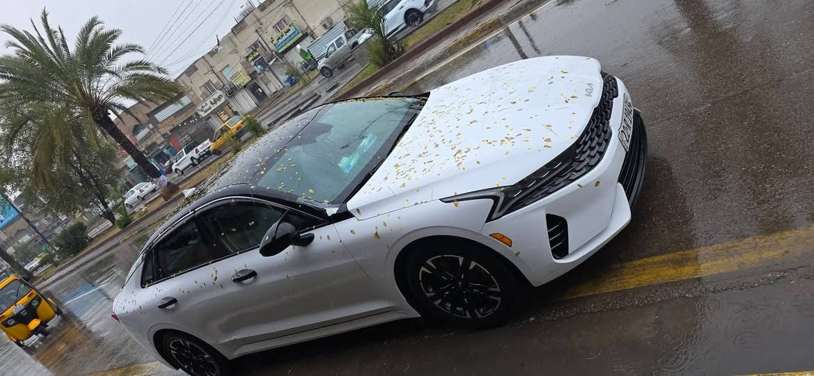 السلام عليكم كي فايف موديل 2023 محرك 1600 تيربو مواصفات السياره /بصمه/ تحديد مسار/ رادار مامي / رادار جانبي /نقطه عمياء / تحكم ستيرن/ ماشيه42 ميل صبغ بيه جنطه فقط بدون دواخل بدون يرباك صور حادث بلمنشورالسعر 175 وبيه مجال قليل مكان بغداد الغزاليه ***********
