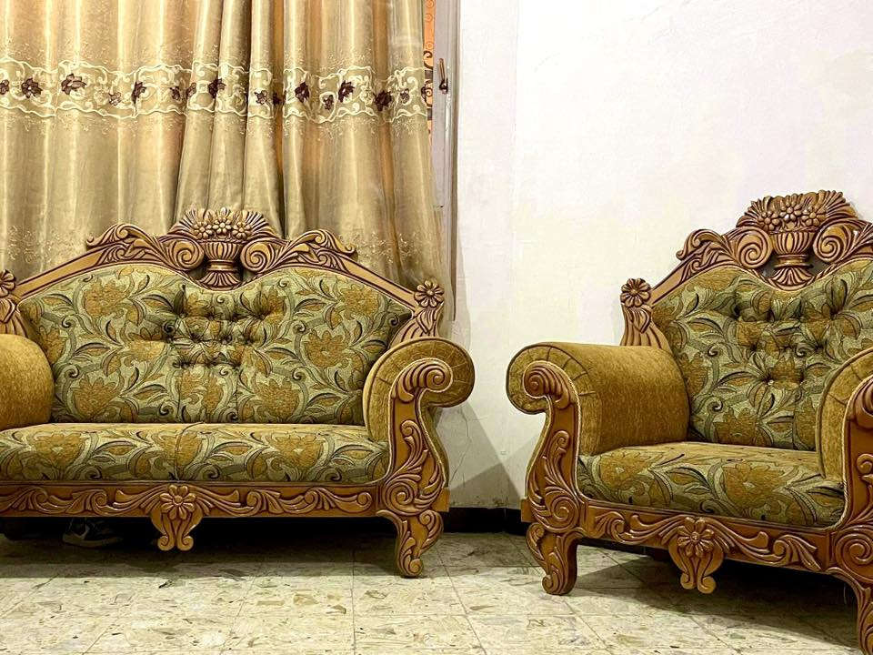 السلام عليكم…
تخم ملكي مستعمل::خمس قطع::
نضافة 90‎% 
:: قيم وانطي سعرك بس رجاء بدون كسران بحلال الناس
العنوان بابل البكرلي
لتفاصيل اكثر راسلني خاص
للاستفاسار واتساب
***********
