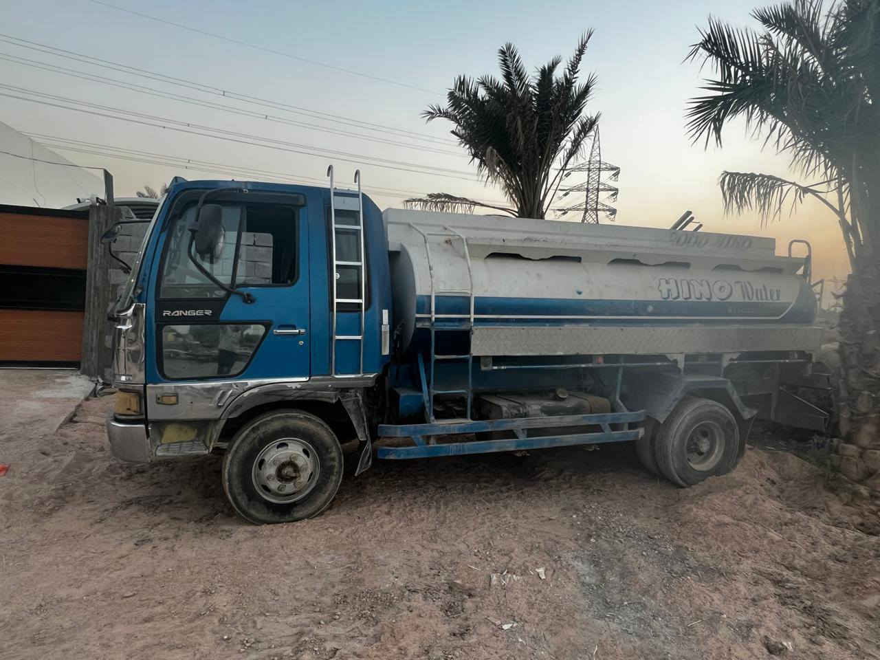 للبيع هينو تنكر بلاد مديل 94 محرك 70 طيره تانكي 7.50 رقم بصره الماني مسجله تنكر تحويل ثاني يوم السعر 125 ورقه الشراي يتصل مكانه البصره *********** .
