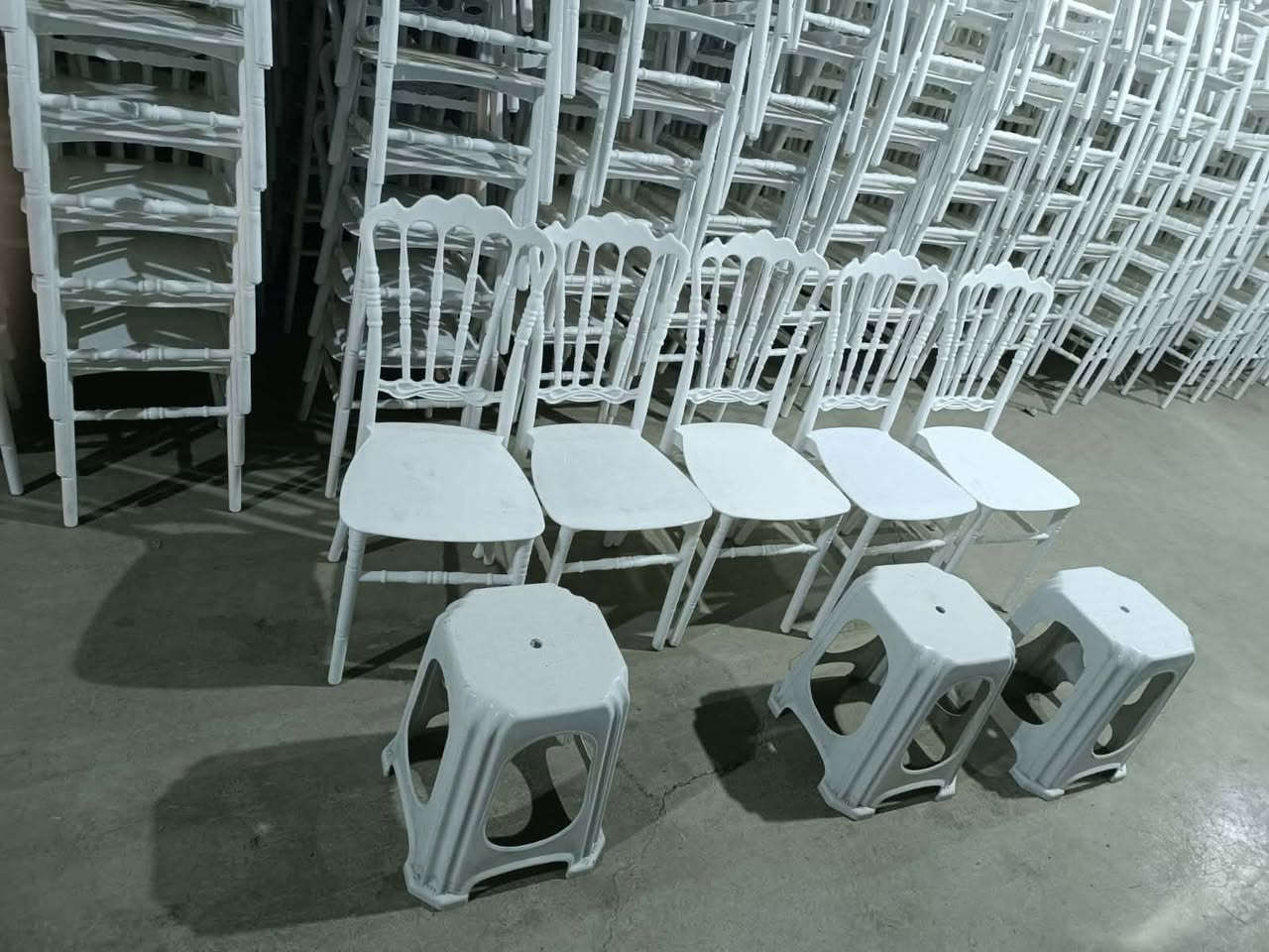 کورسی مەلەکی بۆ فرۆشتن تازەیەو بەکار نەهاتووە شوێن سلێمانی بۆ زانیاری زیاتر  پەیوەندی بکەن بەم ژمارە تەلەفونە ***********
