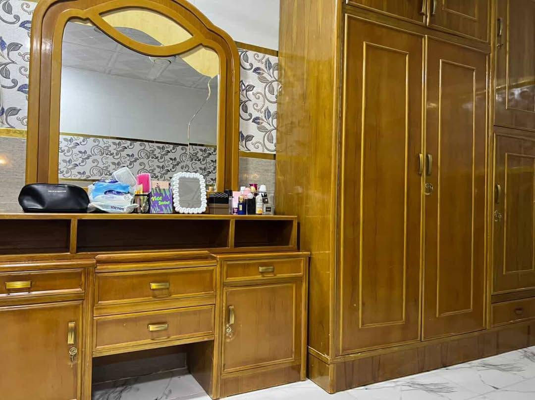 غرفه نوم صاج 
تحتوي على كنتور وميز مرايه وزاويه وجربايه نفر واحد 
للبيع بسعر ٧٠٠ وبيه مجال


**إذا كنت صاحب هذا الإعلان وتريد حذفه لأي سبب، رجاءا أرسل رسالة إلى الدعم الفني**