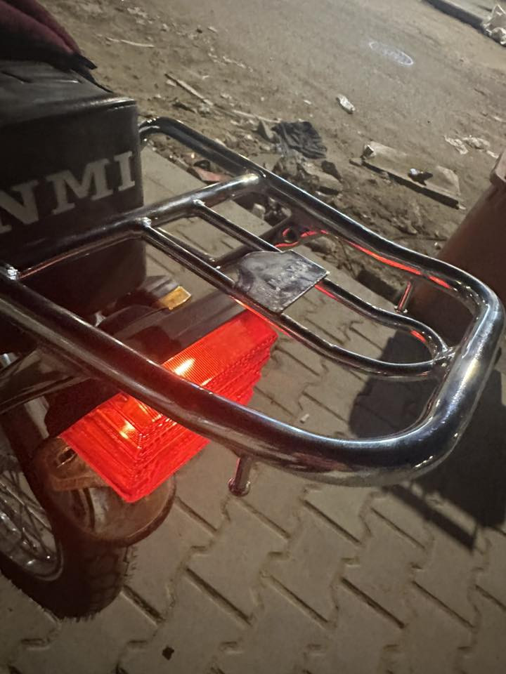 السلام عليكم شباب لايت ارشا اصلي كامل هوه والاذان مالته+دشبول شغال + جوزه شغال ويه سويج+ بكلايت ولجاملغ وتخم اشاير كامل هوه ولكلوبات كلهن شغالات +سله  كلهن ابيعهن شلع 
السعر 30 الف مكاني نجف


**إذا كنت صاحب هذا الإعلان وتريد حذفه لأي سبب، رجاءا أرسل رسالة إلى الدعم الفني**