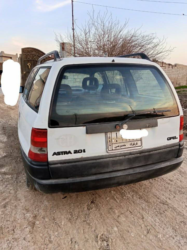 السلام عليكم 
اوبل استرا موديل93 حجم 20 شرط كير محرك شرط التحويل والغرامات بأسمي مشروع وطني صدر دبلات أربع جديد باتري جديد تايرات أخو الجديد الصبغ مو عام بس  اي ضربه مابيها سقف معجون وصبغ انطي صبغ عام السعر 35
@إشارة
***********
