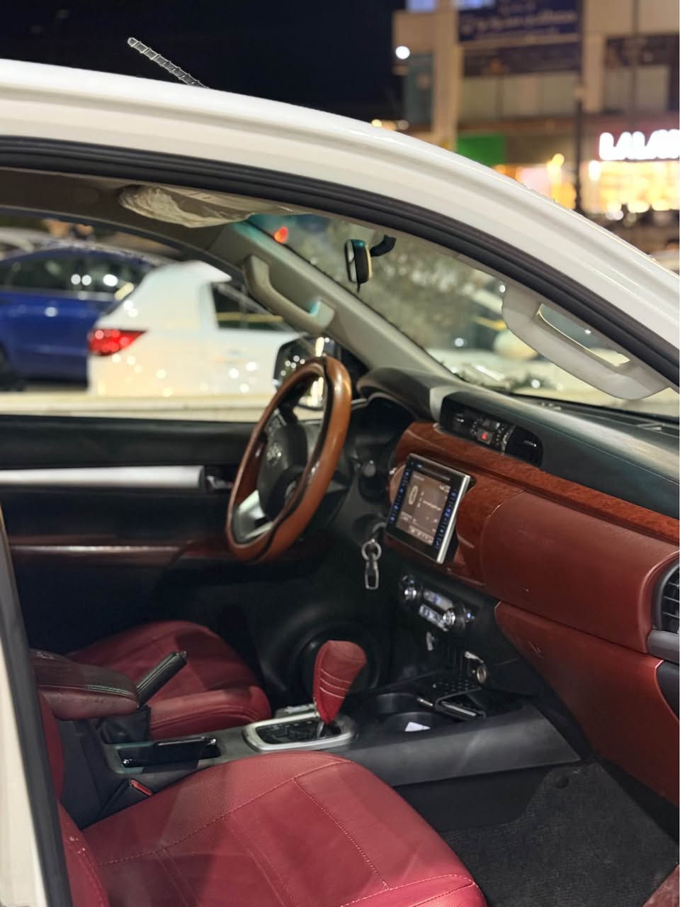 هايلوكس دبل
مكفول فقط مكانين بارد صغار
كير محرك بالشرط
88,000km ⭐️
قطعتين تبريد 
شاشة كبيرة 
كاميرا خلفية 
گير اوتو 
تخم تاير جديد 
265 وبيها مجال 
***********
*********** كركوك, العراق
