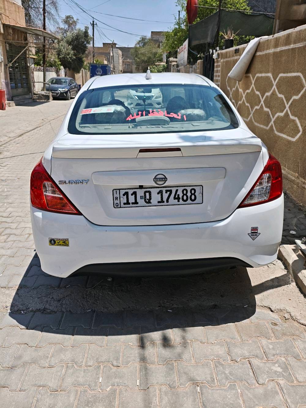 ​🚗 للبيع: نيسان صني 2024 (وارد هندي) 🚗
​✨ سيارة بيت نظيفة جداً وجاهزة للاستخدام ✨
​📍 المواصفات الأساسية:
​📅 الموديل: 2024 (الشكل الجديد)
​⚪ اللون: أبيض ملكي
​🛣️ الماشية: 65 ألف كم (حسب قراءة العداد الحالية ⏱️)
​⚙️ المحرك: 1500 سي سي (اقتصادية جداً بالوقود ⛽)
​❄️ التبريد: تبريد ثلج ما شاء الله ❄️
​🕹️ المميزات: تحكم ستيرن كامل
​🔍 تقرير الحالة والأمانة (حتى تجي وتفحص على بينة):
​🛠️ الگير والمحرك والصدر بحالة ممتازة وبشرط الفحص، والسيارة جاهزة تماماً (شغل واطلع).
​📝 السنوية والهزة: جديدة وقفل والتحويل فوري.
​⚠️ ملاحظات البودي الخارجية (موضحة بالصور):
​ضربتين واضحة بالباب خلف السايق ( خفيفة).
​رصعة صغيرة يم البك لايت الخلفي.
​شخط بسيط بالبنيد.
​💵 السعر المطلوب: 125 ورقة  وبيه مجال بسيط
تنويه سياره مال بيت 
 للشراي الطيب 🤝
​📱 للتواصل والاستفسار (إتصال + واتساب):
👉 *********** 👈