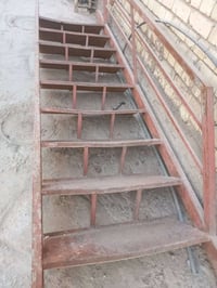 درج حديد مستعمل للبيع ٩بايات   طوله 3مترات ونص  سعره ٧٥  مكانه مدينة ا...