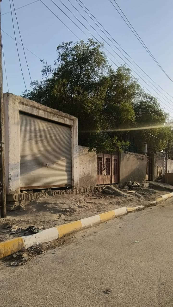 السلام عليكم
بيت للبيع طابو صرف المساحة 350م ركن + فضلة+بناء قديم+عرض الشارع 14م مقسوم بيتين مأجر حالياً متوفرة جميع الخدمات مكان ناصرية حي التضحية بنهاية الشارع المقابل مدرسة حبيب ابن مضاهر  
السعر: ٢٩٠ 
المو شراي لا يتعبني رجاءً هاي كل التفاصيل يجي ويشوف بعينة
تواصل واتساب فقط: ***********
