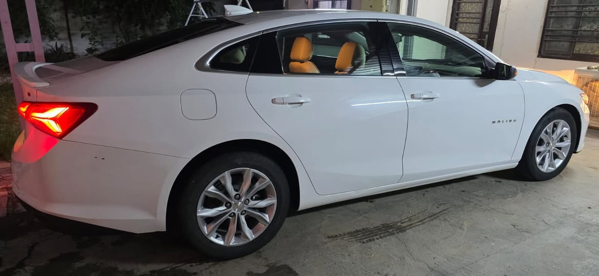 السلام عليكم
مكلف بالنشر السيارة مو الي ما اعرف هواي تفاصيل عنها الرقم بي واتساب 
ماليبو LT
 وارد امريكي محرك 1.5 turbo
موديل 19 لون ابيض رقم بغداد
حادثها بسيطة طخة بالجاملغ من جهة السايق مصبوغ وايضا شوية من باب السايق فقط صبغ مباوك لون والباقي كلة مكفول والحادث بالصور واضح جدا
السيارة ما شاء الله جديدة وماشية 66mil 
بصمة تشغيل و أبواب وجنطة 
وشاشة وكامرة 
وايضا بطارية وتايرات وادامة كاملة مسويلها مناقصه شي
السعر 120 وبي مجال 
مكاني بغداد عويريج
رقم الهاتف ***********
