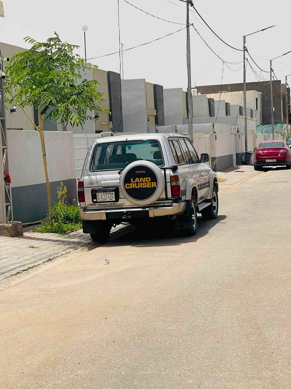 سلام عليكم لاندكروز موديل 1997 رقم بغداد انكليزي بأسمي VX R كفاله سعر ١١٠.  ***********–
