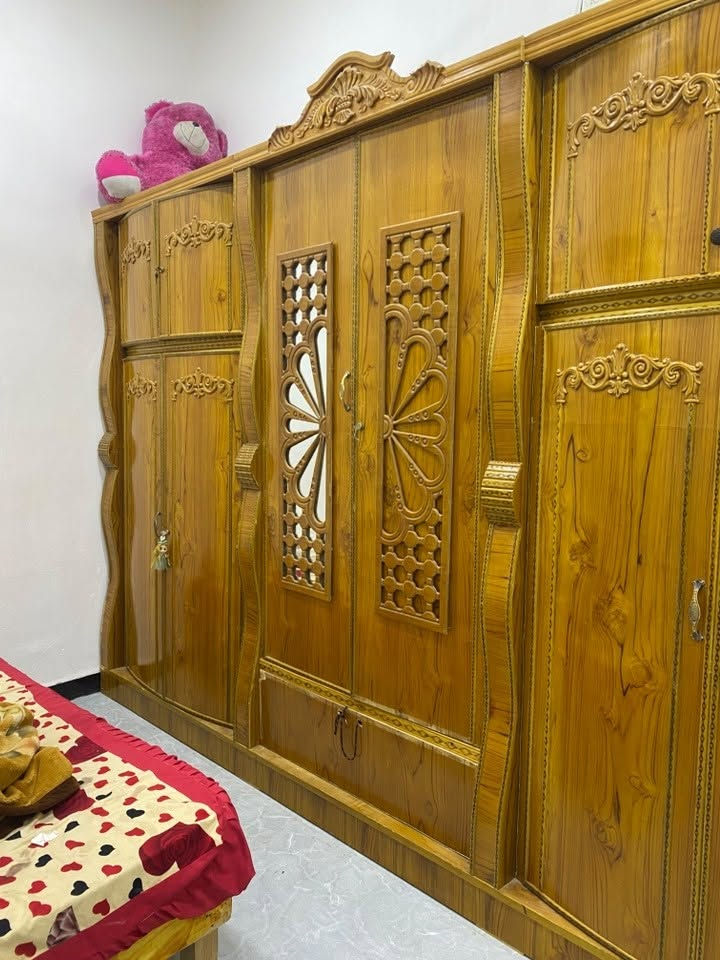 كنتور للبيع نضيف وثكيل والجامه البنص موجوده  سعره ٣٥٠ مكان كربلاء المعملجي
للاتصال ***********
