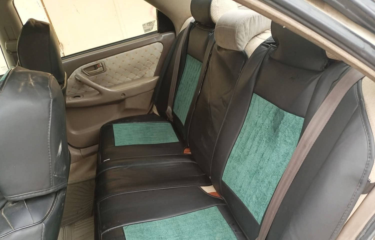 السلام عليكم
كامري موديل 2001 خليجي
كير محرك خير من الله 🤲
تبريد ثلج 🥶 مسجل تاب + كامره خلفيه 
سنوية لل2030 جديده
صدر امامي خلفي جيد
سياره مصبوغه عام
السعر 65  وشرط التحويل 
مكاني صلاح الدين بيجي
رقم ***********
