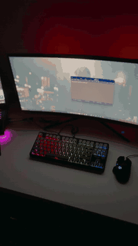 سلام عليكم | كيبورد جديد فقط مفتوح لغرض التصوير 
وبي ضمان 6 أشهر في حال حدوث اي خلل مصنعي 

 MCHOSE G87 Wireless**

تصميم 80% TKL مريح وأنيق مع Gasket Mount لإحساس طري ومريح 

اتصال ثلاثي: بلوتوث، 2.4 GHz، وUSB-C + التبديل بسلاسة بين 3 أجهزة 

عجلة تحكم صوت 3-Way Volume Knob — حركة للخفض، للرفع، زر لكتم الصوت 

إضاءة RGB قابلة للتخصيص وأنماط موسيقية من تطوير MCHOSE 

مفاتيح Hot-Swappable، PBT double-shot Cherry profile keycaps لمتانة وأناقة 

استجابة فائقة السرعة (2 ms latency) + دعم N-Key Rollover 

دعم أنظمة: Windows / macOS / Linux 

"" السعر 95 الف دينار ""
التوصيل متوفر لكافة محافظات العرق | سعر التوصيل 5 الاف 
للتواصل على الواتس اب | *********** | او على الخاص داخل الماسنجر وحياكم الله
