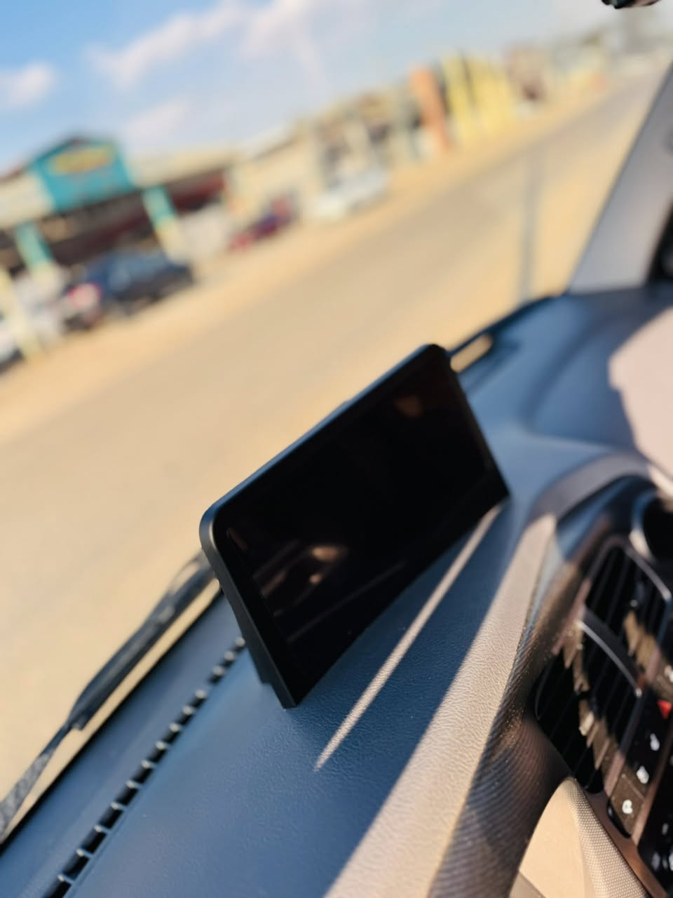 بسم الله الرحمن الرحيم 
        يعلن معرض سيد حسام الشرفي  عن وصول
          اكبر وجبة من السيارات الحديثه
                             لأول مرة يتوفر بنكو غاز زيرو (ركز👁️)
بنكو غاز 2024 زيروو صفر (بتراب الشركه) ابيض
بنكو كاز 2023 مسكر ابيض
                                           فحل غاز ابيض او ازرق 2024 غاز
دبل كاز او غاز 2023/2024
                     ترقيم جميع محافظات العراق عدا الشمال
المكان بابل-الشوملي قرب السيطرة
للاستفسار الاتصال على 
*********** سيد عباس
