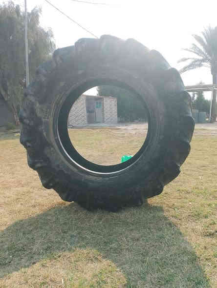 تاير 18/30 للبيع مكفول  من الضربه  الاستفسار الا تصال ***********
