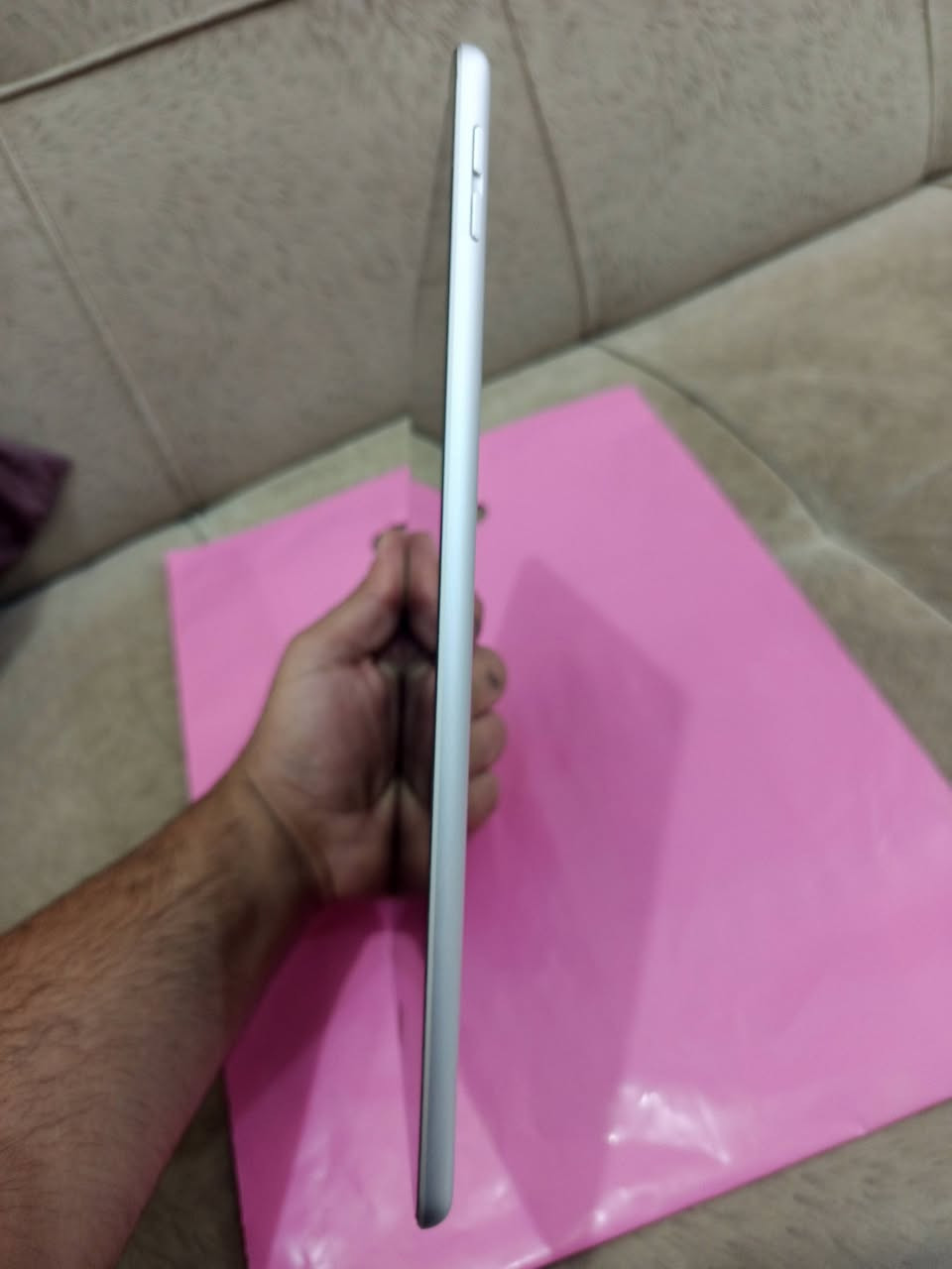 للبيع
ايباد Apple 9 
ذاكرة ٢٥٦ 
مستخدم للدراسة فقط ، ما مستبدل بي اي شي ومابي اي خلل ، ملحقاته كارتونه وشاحنته شرط الاصلية ، ووياه كفر ولزگة شاشة ، نضافته ٩٨٪ 
السعر 325 قفل 
المكان واسط عزيزية 
ما متواجد دائماً على النت وهذا رقمي 
***********
