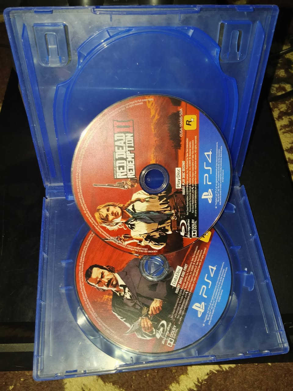 السلام عليكم
بلي فور فات اون لاين ذاكره نص تيرا 
ويا جوستك عدد ثنين 
و اج دي الاصلي وشاحنه الجوستك الاصليه 
ويا قرص رديد ردامبشن و قرص جي تي اي 
هذا رقمي *********** او تواصل خاص
