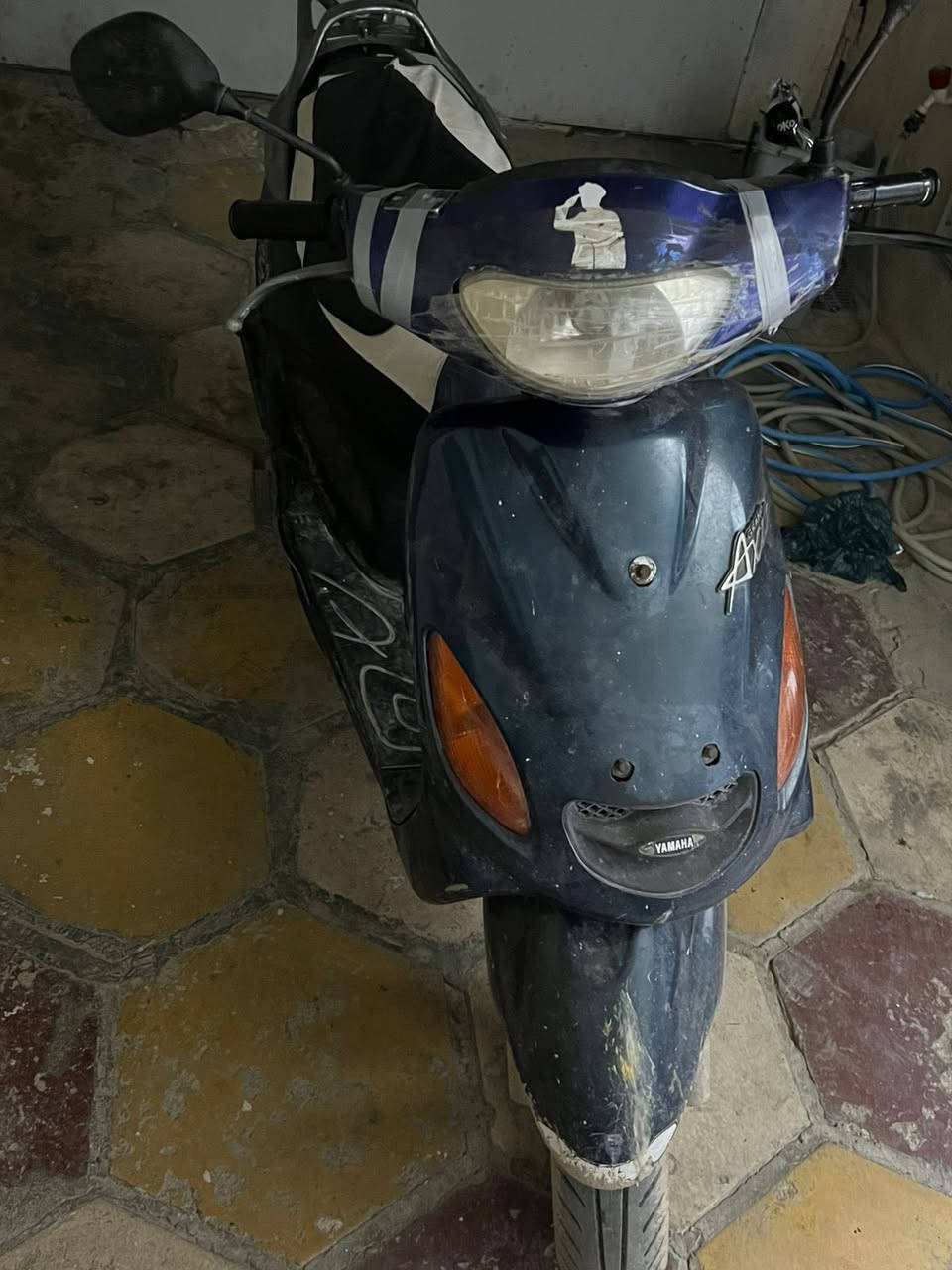 اكزز شغاله من طول لطول كلشي ما عوزها بس بيها صوت ضعيف ماعرف وين بل ضبط دراجه حلوه هندر وسلف كهربائيات كلها شغاله 
رايدها ب300 وبيها مجال 078505 77360ناصريه مركز قرب جسر نبي الله براهيم
