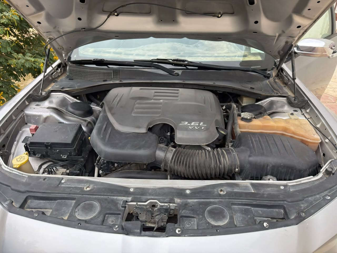 السلام عليكم
كرايسلر C300 اوباما 
2017 أصل ماشيه ١٤٠ الف كم رقم بغداد الدولي بأسمي شرط التحويل هزه جديده V6/3600
فور ويل
وارد امريكي 
ضربته دعاميه وجاملغ جهه السايق ماواصل للشاصي
محدثه بنيد ودعاميه ٢١

السياره جاهزه من كل نقص 
حداديه تخم تاير تدفئه تبريد كله جاهز
المواصفات/
كير ماوس 8 نمر
تشغيل عن بعد
كشنات تدفئه 
كشنات كهرباء جلد اسود
لايت زينون عدسه
شاشه كبيره تدعم كاربلي
بصمه تشغيل وأبواب
خزن ميموري
كامرا خلفيه
ستيرن كهرباء
تبريد قطعتين
تحكم ستيرن جهتين مع مثبت سرعه
ويل18 بلادي
باقي المواصفات معروفه
السياره جاهزه ومال جناي 
سعرها ١80 $ بيها مجال بعد المعاينه 

مكان السياره بغداد كمب ساره 
هاتف 📞 *********** /*********** 
***********
