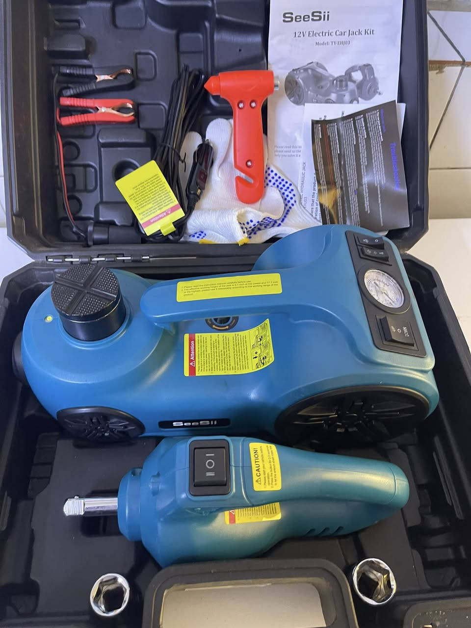 اصلي للبيع ١٥٠ الف جك ودريل ومنفاخ
رافعة هيدروليكية: بقدرة رفع تصل إلى 5 أطنان 
وتعمل بجهد 12 فولت. 

مفك صدمات كهربائي: لفك صواميل العجلات بسرعة. 

منفاخ إطارات: مدمج لتزويد الإطارات بالهواء. 

ملحقات إضافية: يتضمن قفازات، ومطرقة أمان،


**إذا كنت صاحب هذا الإعلان وتريد حذفه لأي سبب، رجاءا أرسل رسالة إلى الدعم الفني**
