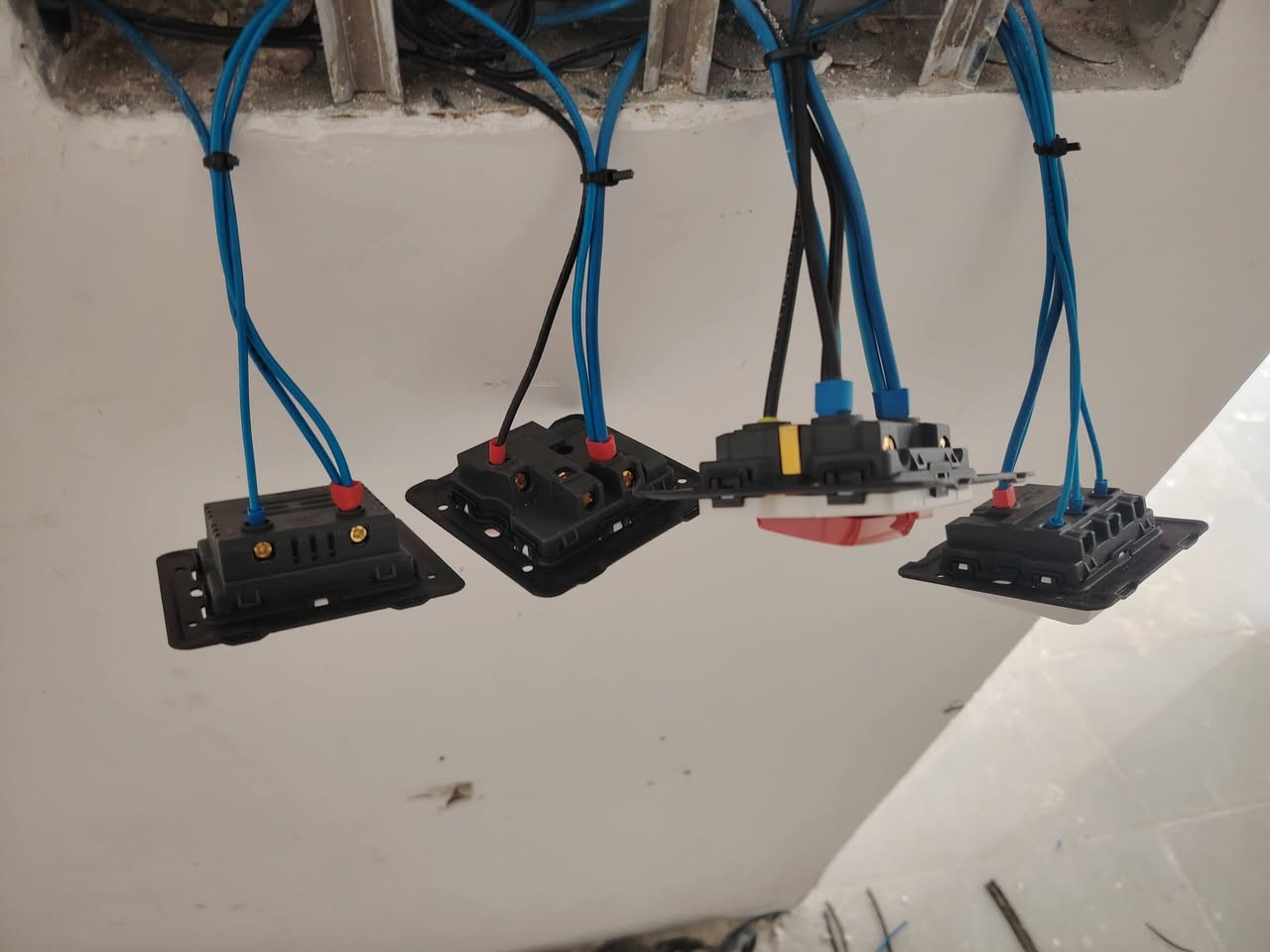 ⚡ الكهرباء مو مجال تجارب… خلّيها بيد أهلها
عبدالله الجبوري يقدّم لك شغل كهرباء منزلي بدقة وأمان
وبئنسب الأسعار 

🔧 تصليح الأعطال المفاجئة
💡 تركيب إنارة حديثة
🛠️ تئسيس منازل 
⚡ صيانة لوحات كهرباء

🏠 راحة بالك تهمّنا
📍 موقع العمل داخل بغداد
📞 راسلنا الآن وخدمة فورية

***********
