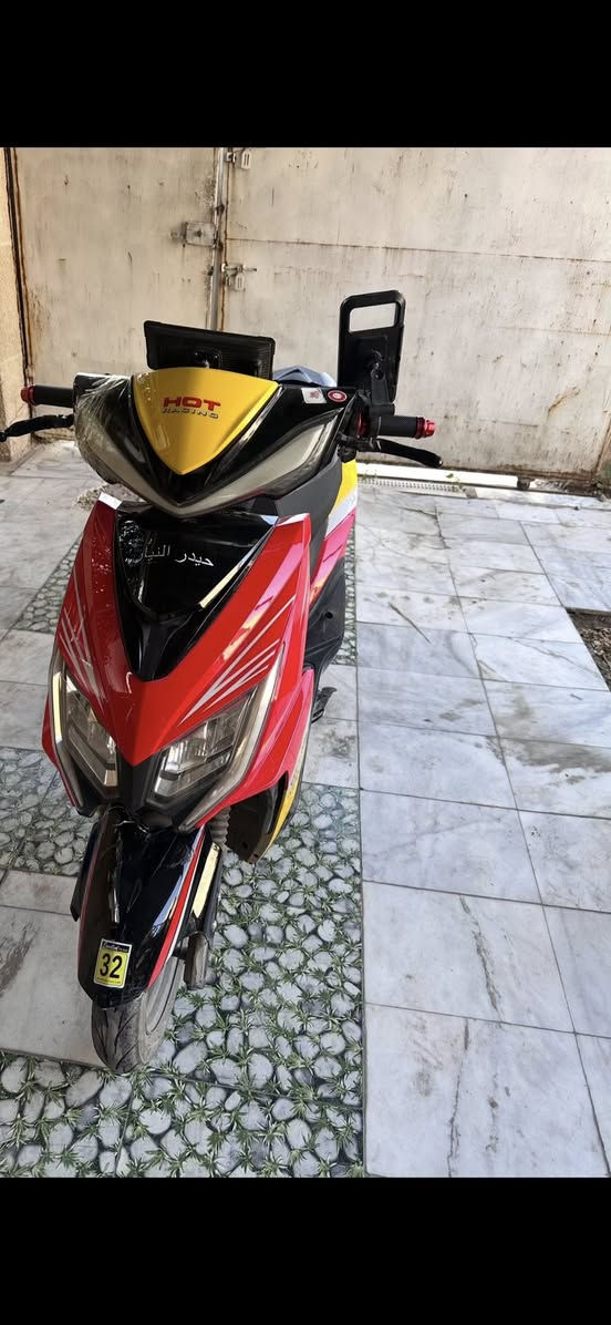 السلام عليكم ورحمة الله وبركاته
دراجة شحن سكنس من الوكيل حيدر النيار غني عن التعريف طبعاً
ملف 2000
البطاريات 6 كبار
إشارات يمين ويسار
دبل إشارة
الرجوع للخلف R
شاشة ديجتال
مركب بالدراجة شاشة (كاربلاي)
منفذ شحن usb
مثبت سرعة 
ثلاث سرعات 
الدراجة مابيها حادث
للتواصل *********** يوجد واتساب
