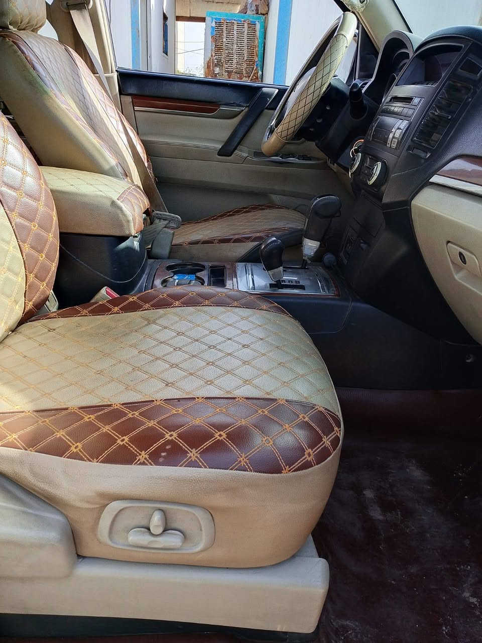 سلام عليكم باجيرو لبيع موديل 2008 نضيفه مال جناي السياره فول محرك جيد جدا وكير جيد جدا بيه صفحت السمنه 4 قطه رش بلا معجون ولادواخل السعر 105 وبيه مجال قليل العنوان ديوانيه رقم السياره بغداد الماني الموبايل ***********
