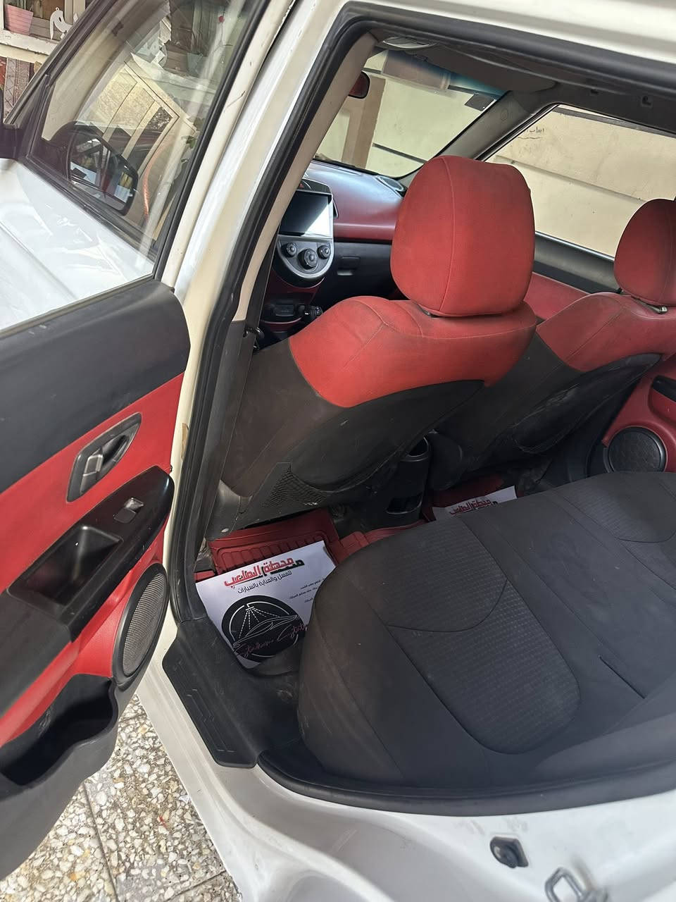 السلام عليكم للبيع كيا صول خليجي بغداد بأسمي رقم مميز 
مصبوغة حزام بدون اي دواخل مكينة ١٦٠٠ مكينة خير من الله 
داخل احمر تبريد ثلج 
موديل ٢٠١٢ 
العنوان بغداد الكرخ 
السعر 93 
رقم الهاتف ***********
