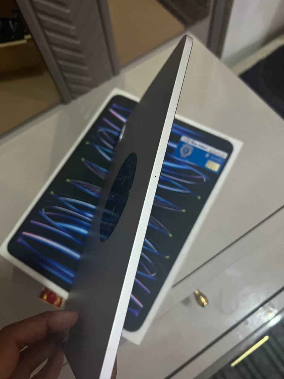 ايباد11برو m2 نضيف مامبدل بي آي شي ذاكره 128 سعره700 الرقم***********
