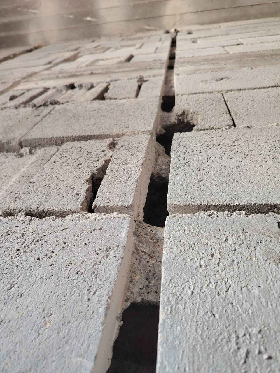 كادر حفر نزالات الكهرباء بأسعار مناسبة العمل علئ الوزن (اليزر) ***********
