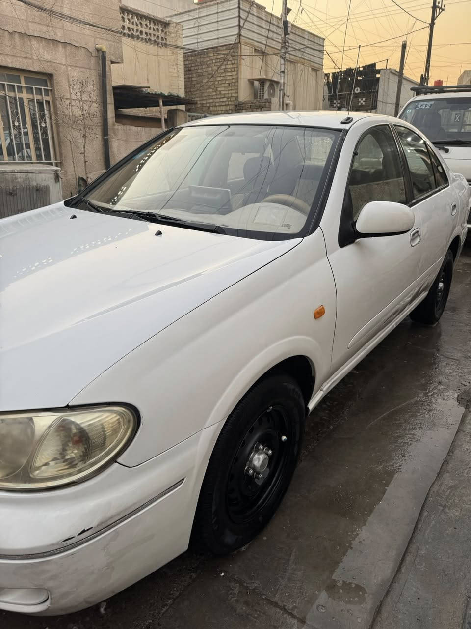 يا الله 
السلام عليكم 
نيسان سني ياباني ٢٠٠٩ 
محرك وگير تمام التمام 
السيارة بدون حادث بدون اي حادث 
بيها فقط بارد بالباب الخلفي الي ورة السايق مثل ما موجود بالفديو  والبنيد والجاملغ الامامي مرشوش كلير فقط بدون اي صبغ 
شاشة + كامرة اصلي 
داخل نظيف ودوشمة ارضية وكشنات 
السيارة جاهزة 
تايرات جديدة 
الله شاهد ورسولة السيارة كاملة مكملة تاخذها والتراي مالتها للبصرة لا تنقيص بيها ولا اي شي 
السعر ٩٨ وبي مجال بسيط 
للأستفسار الاتصال واتساب ***********
مكاني بغداد 
الطوبجي
