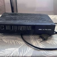 رسيفر ستلايت (مستقبل قنوات رقمي) من فئة 4K ULTRA 5000، والمخصص لاستقبا...