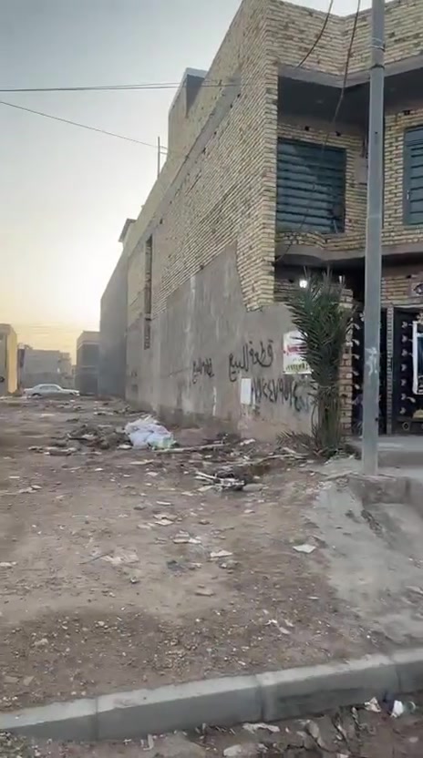 السلام عليكم قطه ارض للبيع
مساحه 200 متر

في منطقه حي الجامعي المربع

الاول النزله الاولى

للاستفسار مع هذه الرقم

***********
