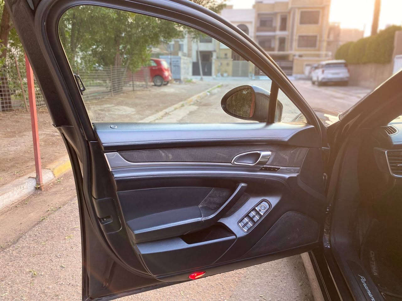 بورش بنميرا فوراس
وارد خليجي كفالة عامة
موديل 2011
بدون صبغ 
حساسات 360درجة 
رقم سيارات بغداد دولي باسم تحويل ثاني يوم 
مكان شارع فلسطين 
السعر 210
رقم هاتف ***********
